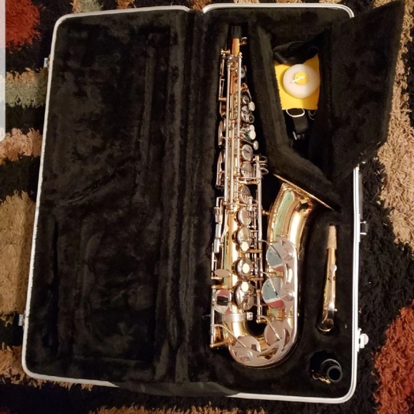 Saxophone - Picture 5 of 6
